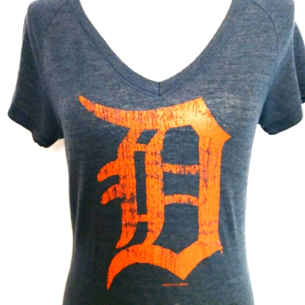 DETROIT TIGERS V Neck Tee Shirt